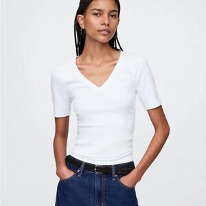 GAP Women’s Modern V-Neck Short Sleeve T-Shirt, M